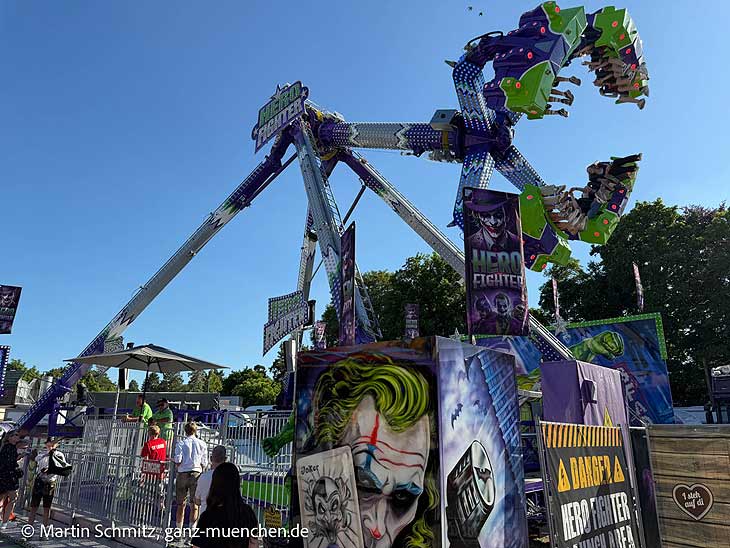Hero Fighter auf dem Lohhofer Volksfest 2026  (&copy;Foto:Martin Schmitz)